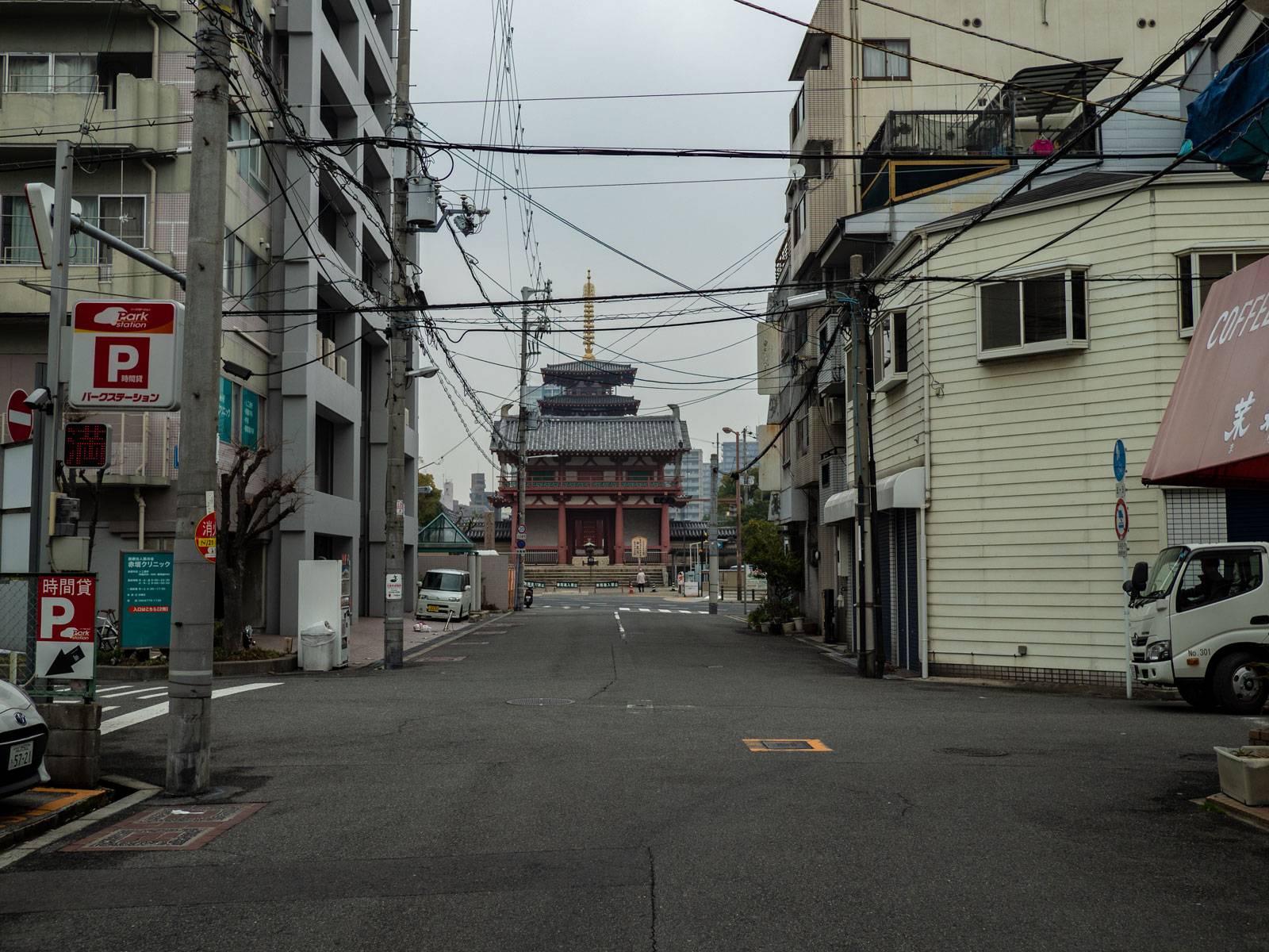 Shitennō-ji in the distance