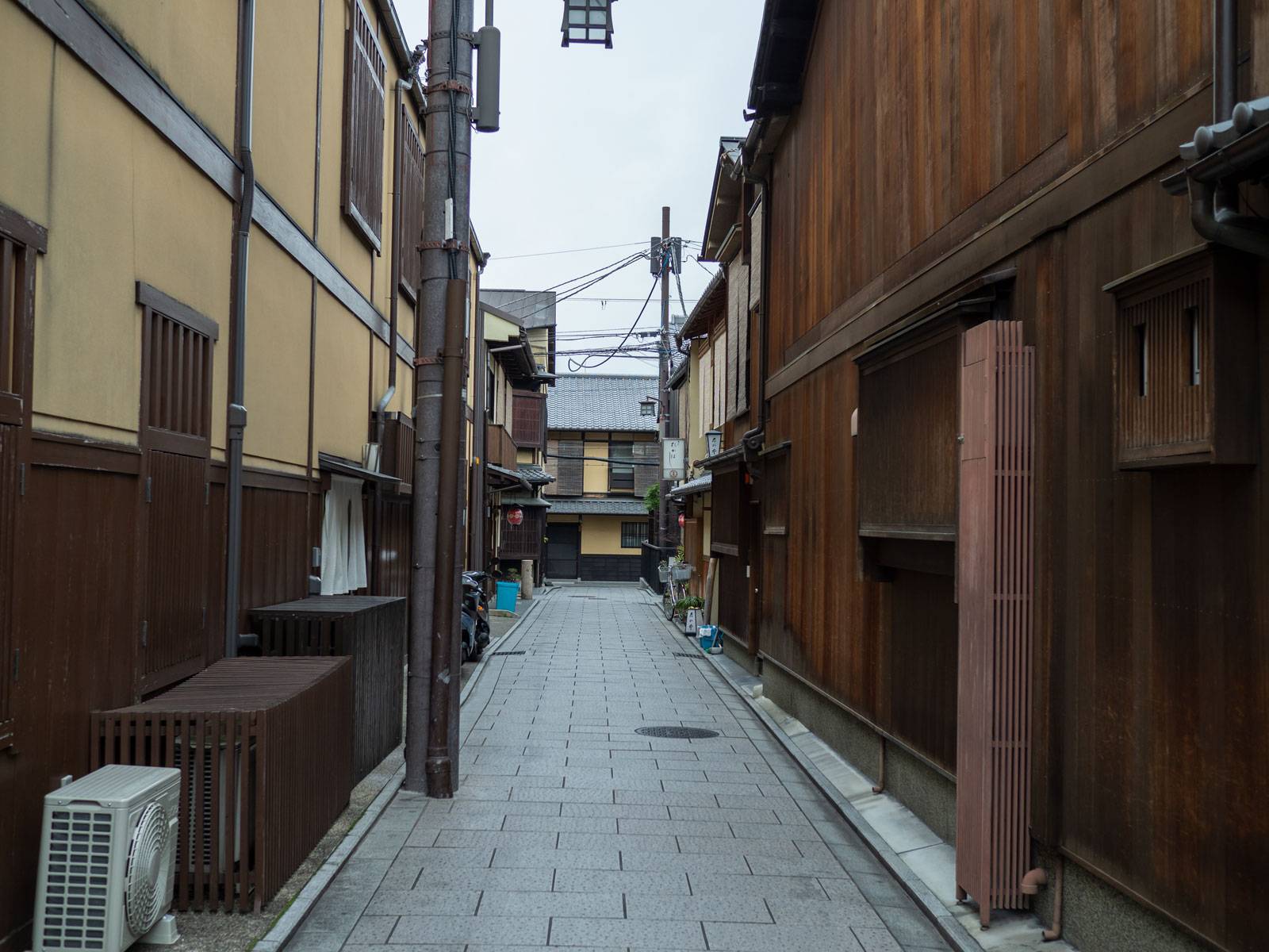 Side alley off Hanamikoji Dori