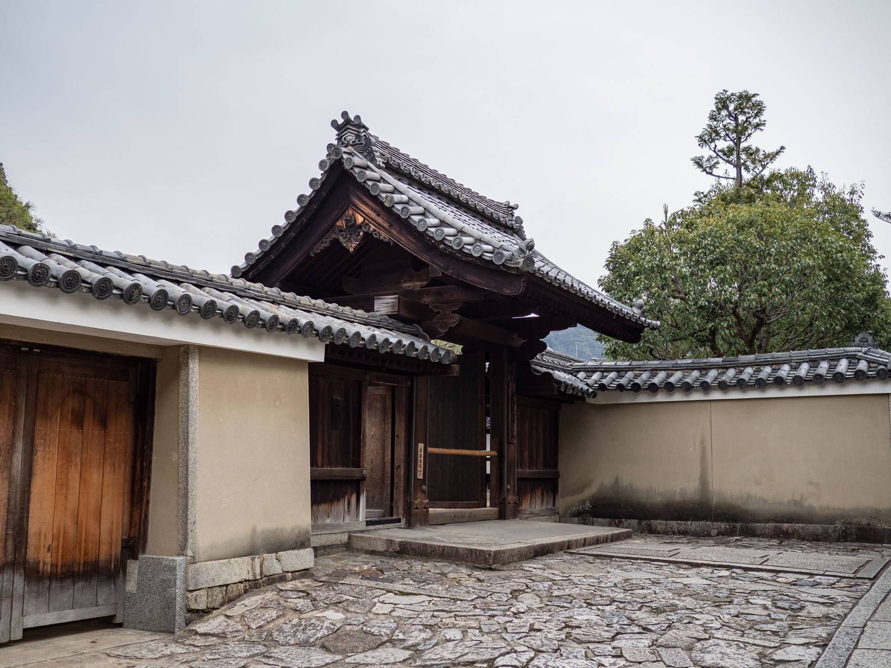 Kenninji temple gate